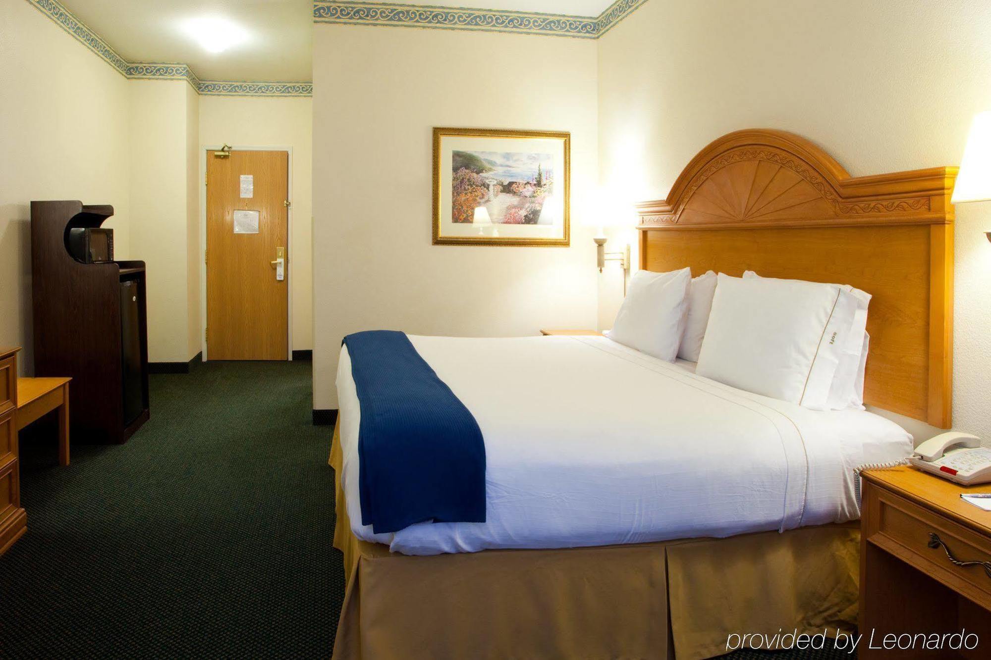 Holiday Inn Express Hotel & Suites Jacksonville-Blount Island By Ihg Стая снимка